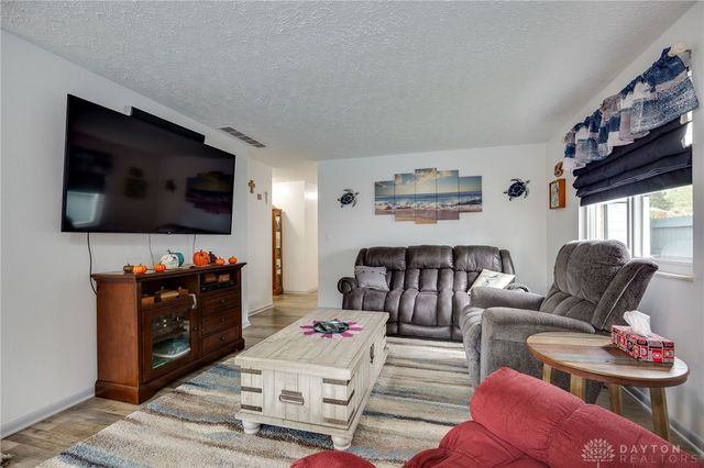 900 Garrison Avenue, Dayton, OH 45429