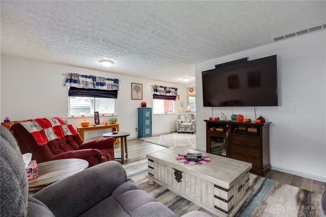 900 Garrison Avenue, Dayton, OH 45429