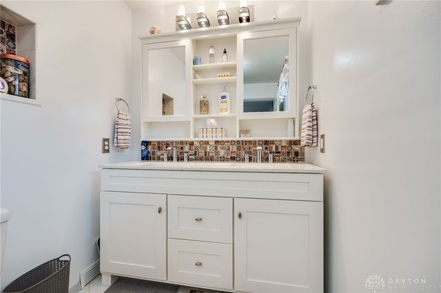 900 Garrison Avenue, Dayton, OH 45429