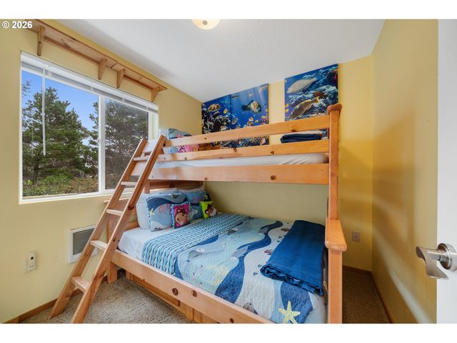 26035 BEACH Dr, Rockaway Beach, OR 97136