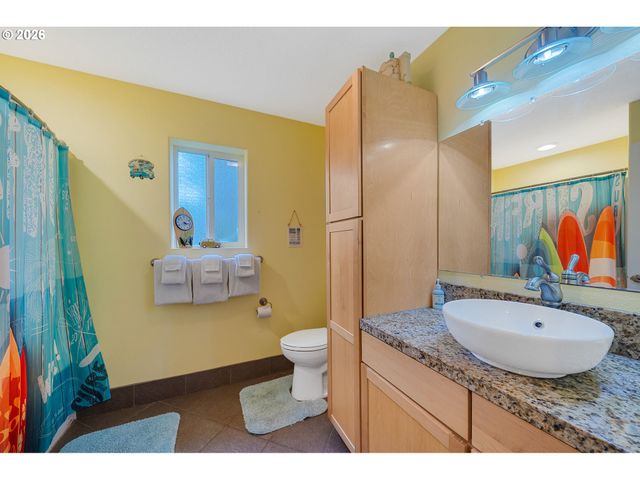 26035 BEACH Dr, Rockaway Beach, OR 97136