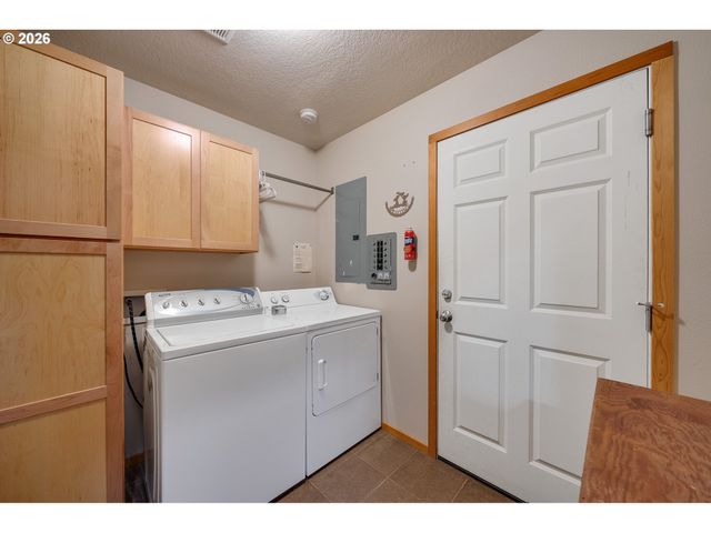 26035 BEACH Dr, Rockaway Beach, OR 97136