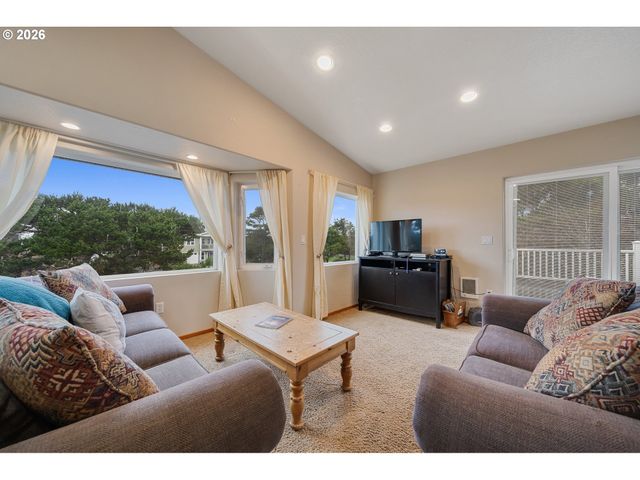 26035 BEACH Dr, Rockaway Beach, OR 97136