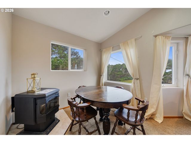 26035 BEACH Dr, Rockaway Beach, OR 97136