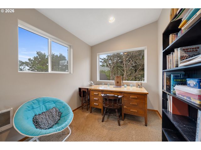 26035 BEACH Dr, Rockaway Beach, OR 97136