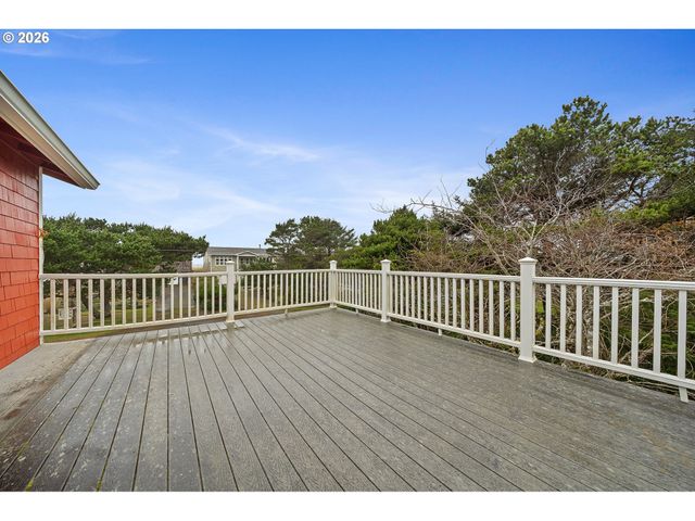 26035 BEACH Dr, Rockaway Beach, OR 97136