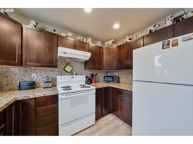 26035 BEACH Dr, Rockaway Beach, OR 97136