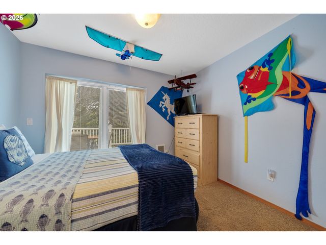 26035 BEACH Dr, Rockaway Beach, OR 97136