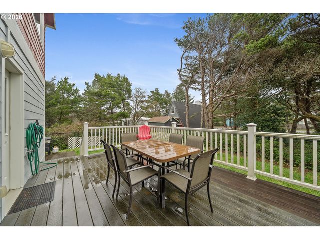26035 BEACH Dr, Rockaway Beach, OR 97136