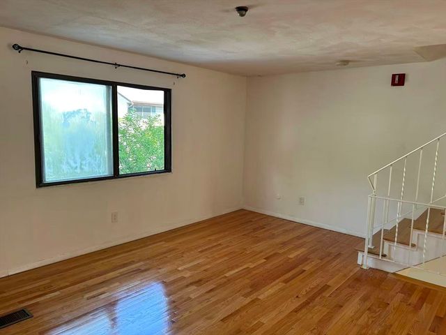 39 Pebble Pl 39, Malden, MA 02148
