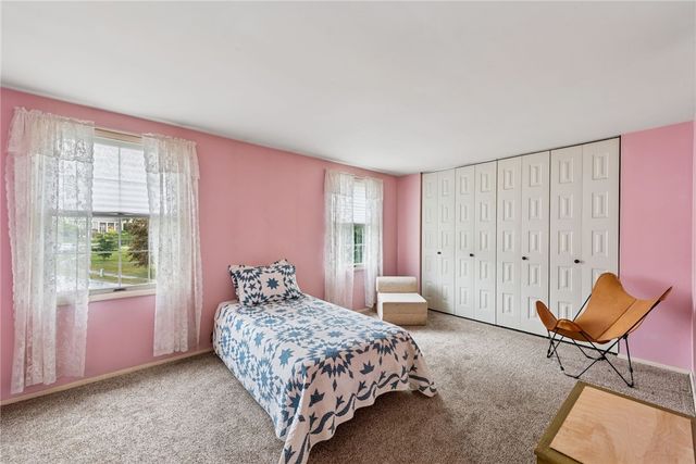 366 Willow Hedge Dr, Monroeville, PA 15146