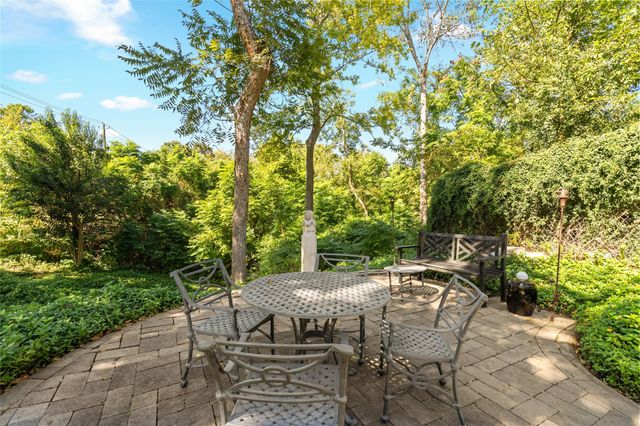 6024 Memorial Drive, Houston, TX 77007