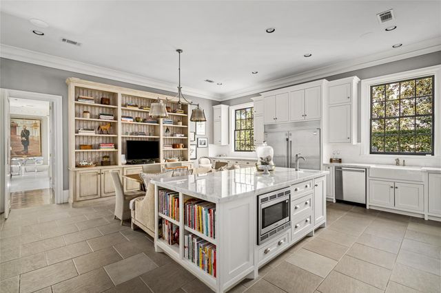 6024 Memorial Drive, Houston, TX 77007