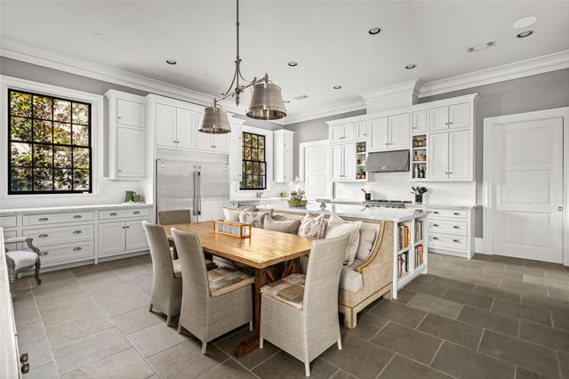 6024 Memorial Drive, Houston, TX 77007