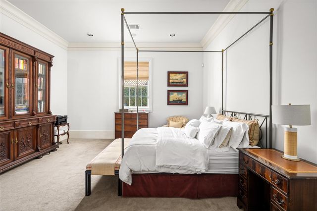 6024 Memorial Drive, Houston, TX 77007