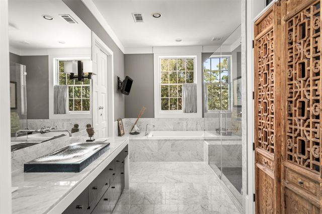 6024 Memorial Drive, Houston, TX 77007