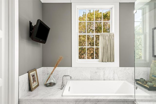 6024 Memorial Drive, Houston, TX 77007