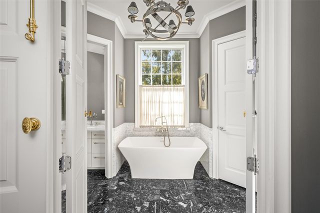 6024 Memorial Drive, Houston, TX 77007