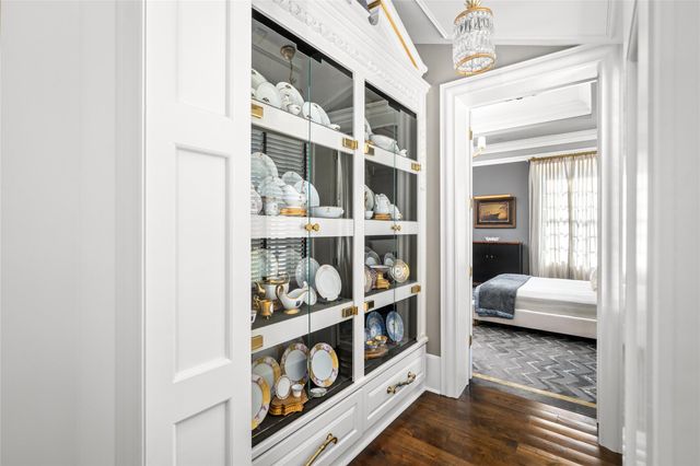 6024 Memorial Drive, Houston, TX 77007