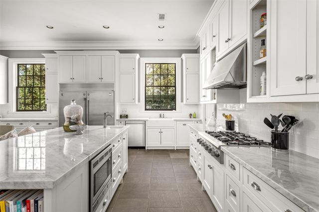 6024 Memorial Drive, Houston, TX 77007