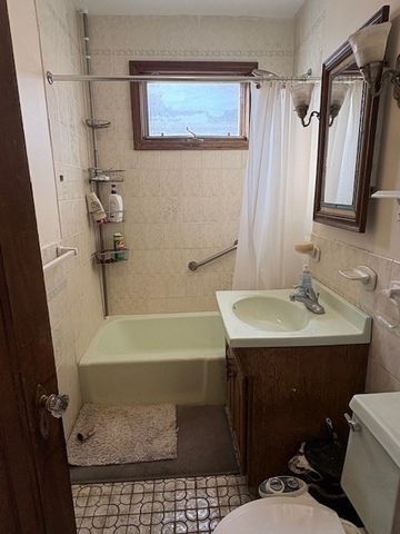 8 Seagrave Rd 2, Cambridge, MA 02140