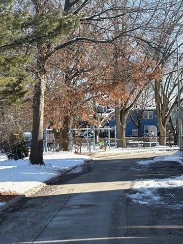 8 Seagrave Rd 2, Cambridge, MA 02140