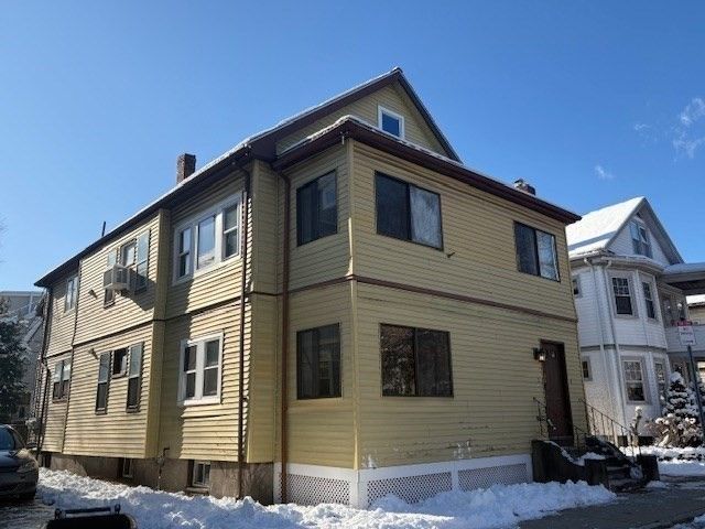 8 Seagrave Rd 2, Cambridge, MA 02140