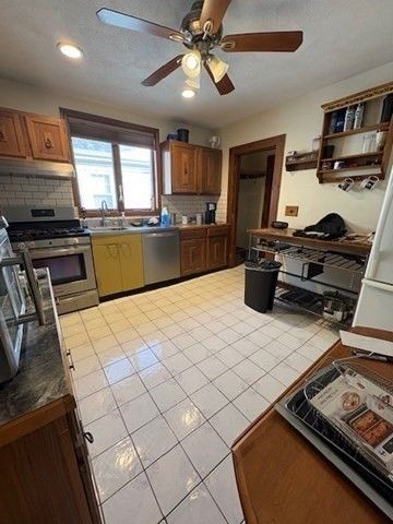 8 Seagrave Rd 2, Cambridge, MA 02140