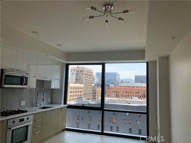 400 S Broadway 802, Los Angeles, CA 90013