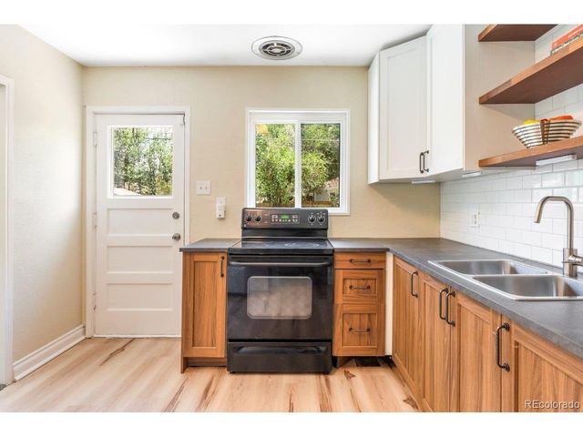956 Racine St, Aurora, CO 80011