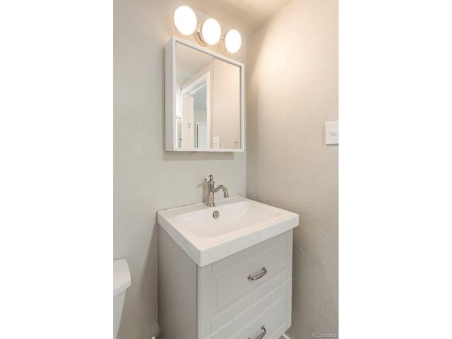 956 Racine St, Aurora, CO 80011