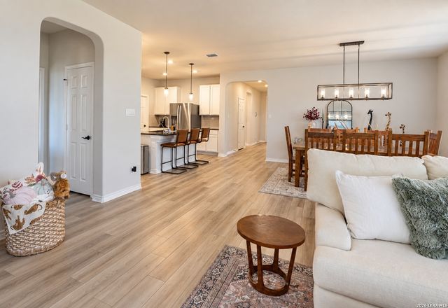 5227 Anzueto, San Antonio, TX 78261