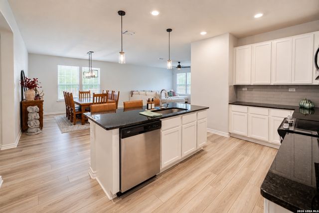 5227 Anzueto, San Antonio, TX 78261