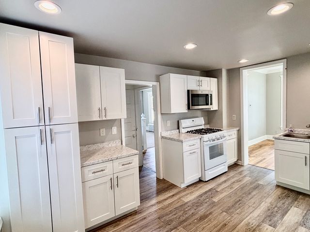 910 N State Street, Belvidere, IL 61008