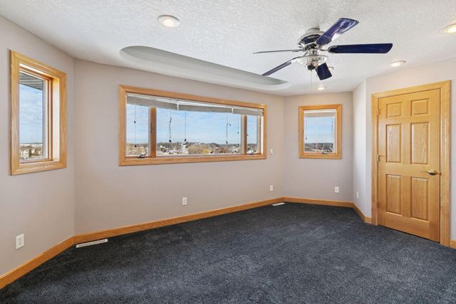 20951 Prairie Hills Lane, Prior Lake, MN 55372