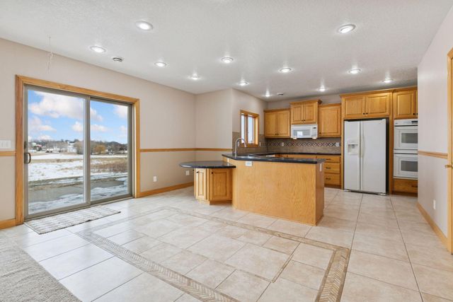 20951 Prairie Hills Lane, Prior Lake, MN 55372