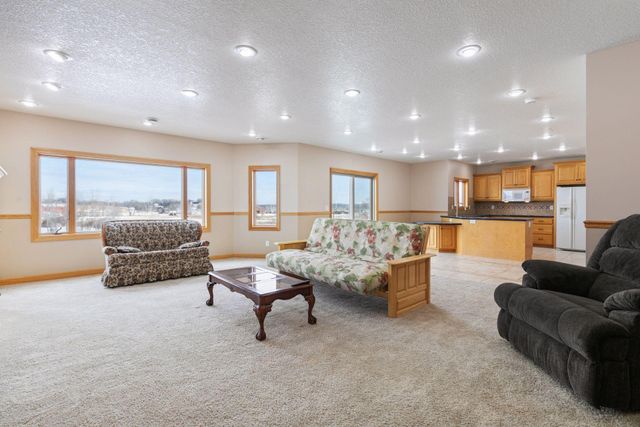 20951 Prairie Hills Lane, Prior Lake, MN 55372