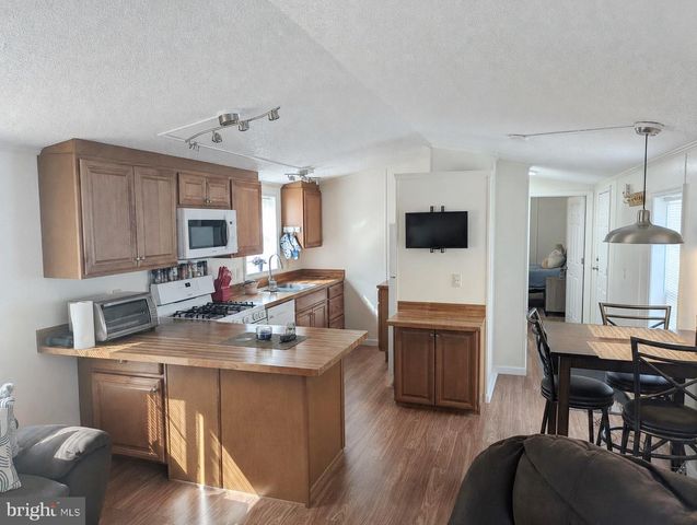 38 ROSEWOOD LN, Phoenixville, PA 19460