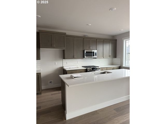 16858 Sw LEAF Ln, Tigard, OR 97224