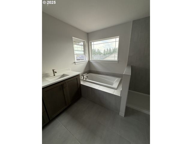 16858 Sw LEAF Ln, Tigard, OR 97224