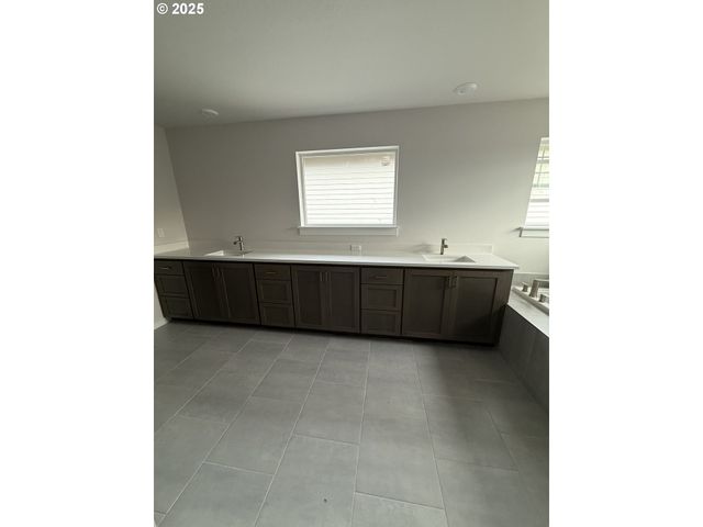 16858 Sw LEAF Ln, Tigard, OR 97224