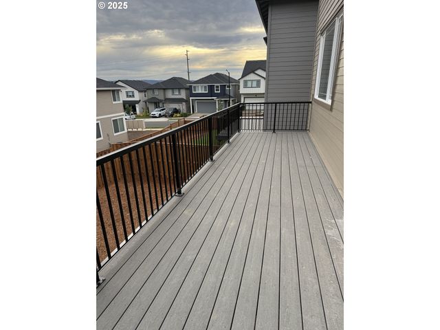 16858 Sw LEAF Ln, Tigard, OR 97224