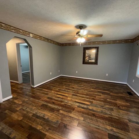 514 E Hogan St, Tullahoma, TN 37388