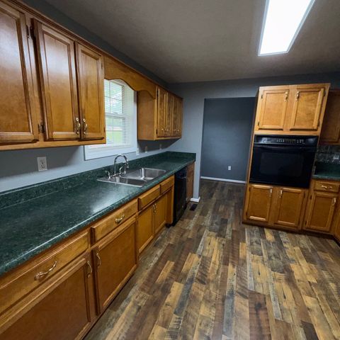 514 E Hogan St, Tullahoma, TN 37388