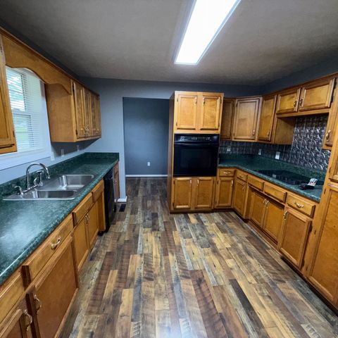 514 E Hogan St, Tullahoma, TN 37388