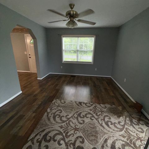 514 E Hogan St, Tullahoma, TN 37388