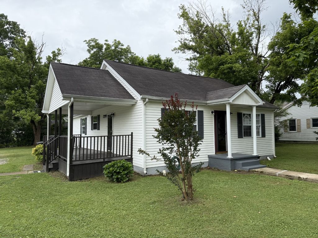 514 E Hogan St, Tullahoma, TN 37388