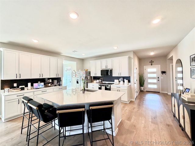 10206 E 132nd Street S, Bixby, OK 74014