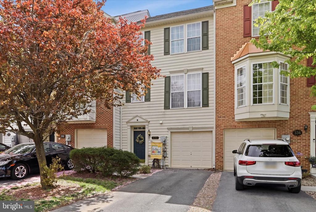 334 LANTERN LN, Chambersburg, PA 17201