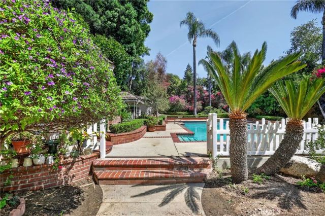 19233 Mayall Street, Northridge, CA 91324